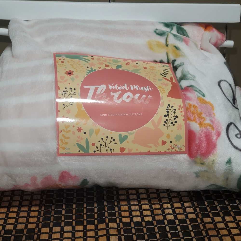 Velvet Plush Throw Blanket - Pink Floral
